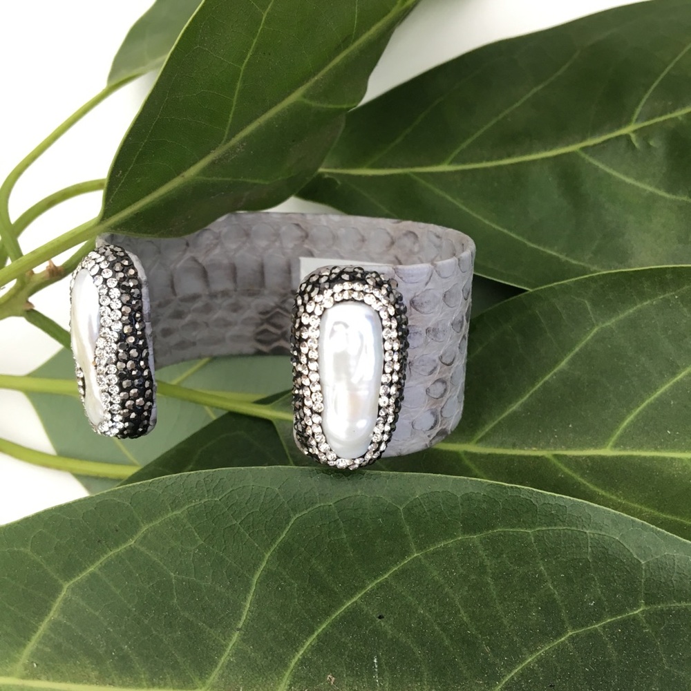 Gray Black Leather Baroque Pearl Cz Cuff Bracelet